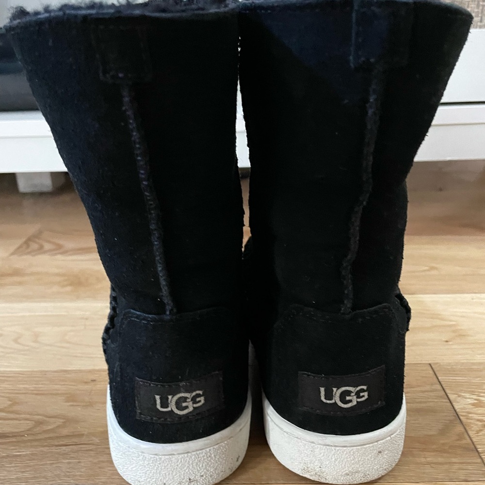 UGG boots like new.